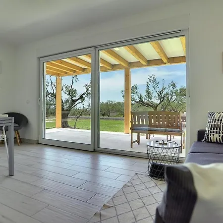 Gepflegtes Mit Moderner Ausstattung, Parkplatz, Klima Holiday home *