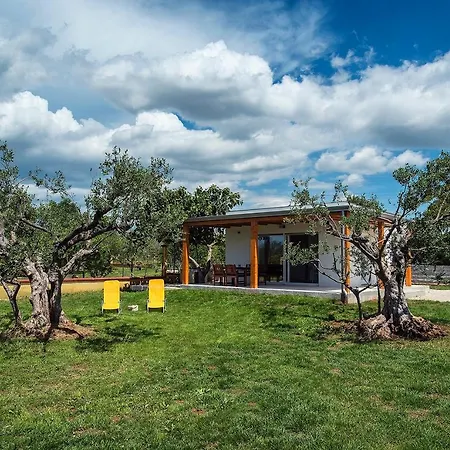 Gepflegtes Mit Moderner Ausstattung, Parkplatz, Klima Holiday home